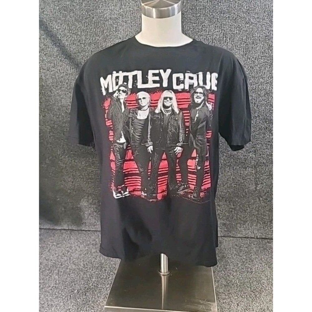 Motley Crue 2023 Tour  Concert T-shirt. Size Large world Tour